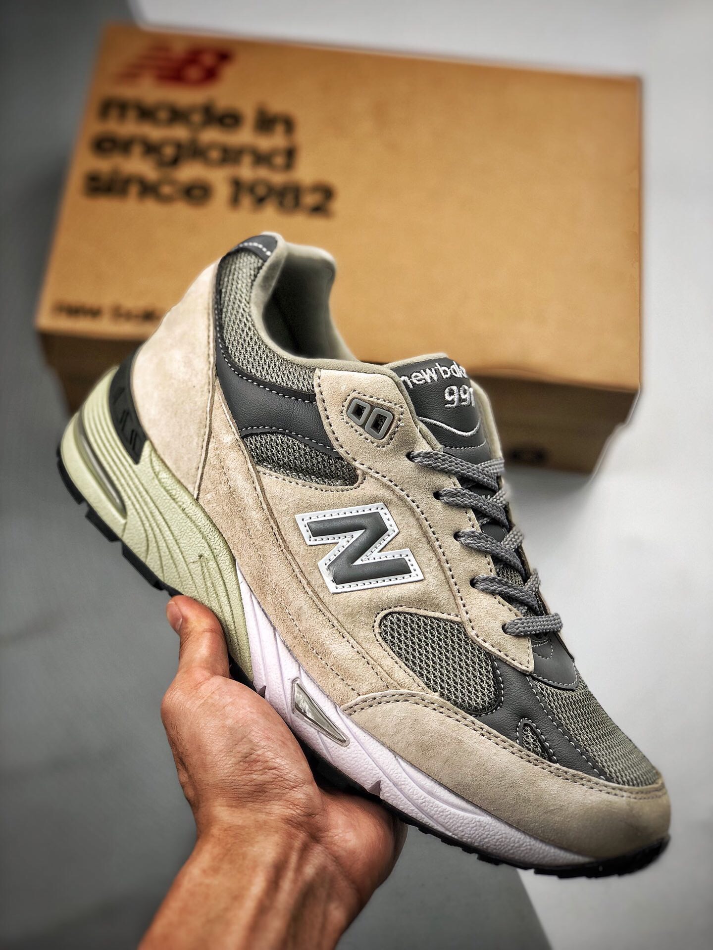 New Balance 991