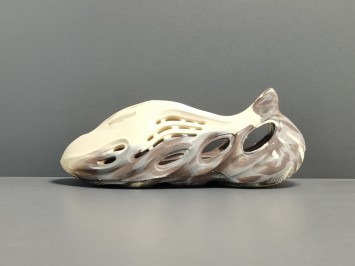 GOD 아디다스 이지 폼 러너 믹스 크림 클레이 GX8774