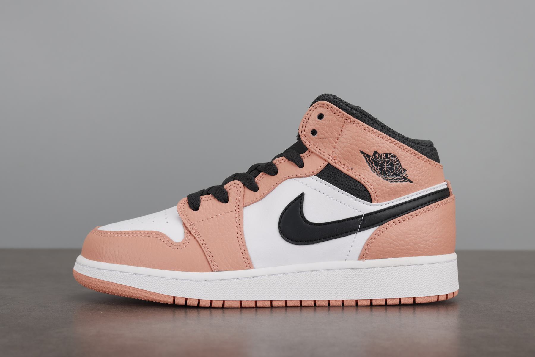 조던 1 미드 핑크 쿼츠 555112-603