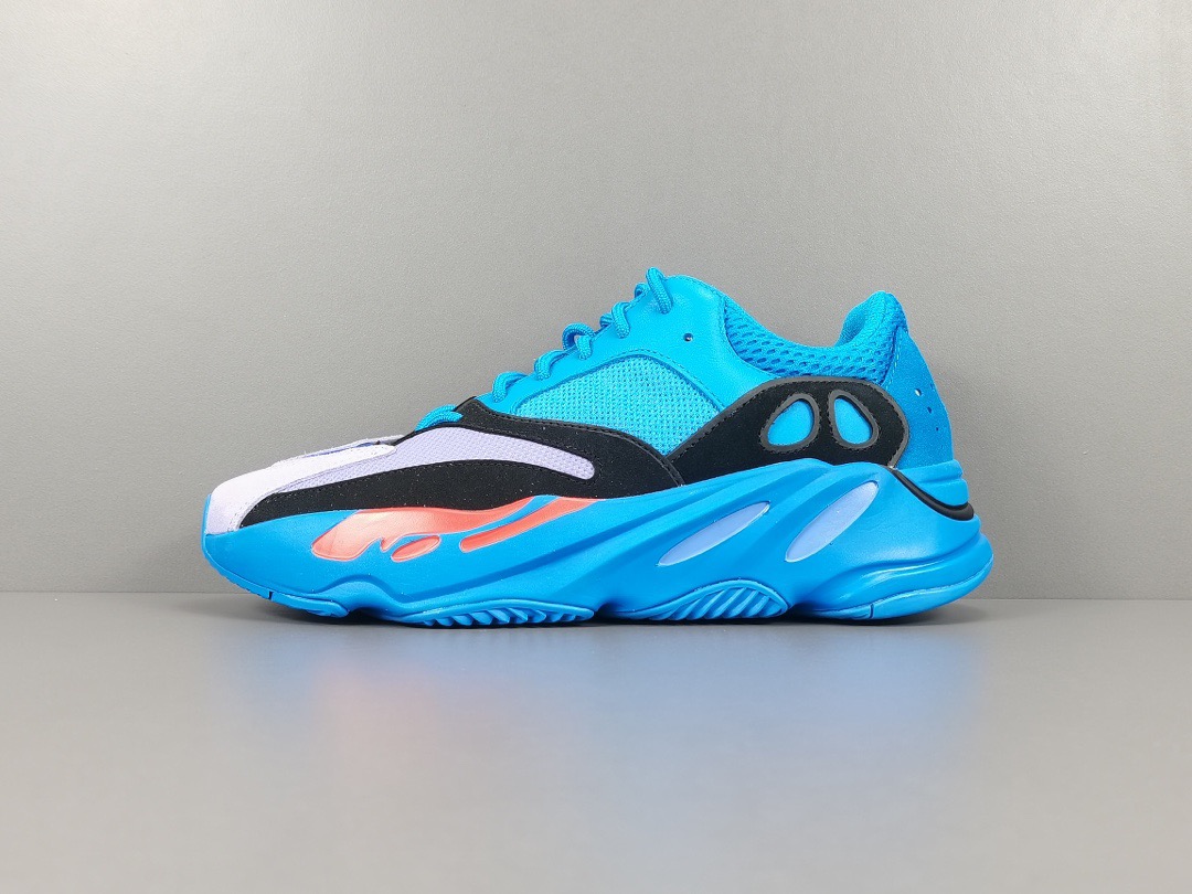 OG 이지부스트 700 HQ6980