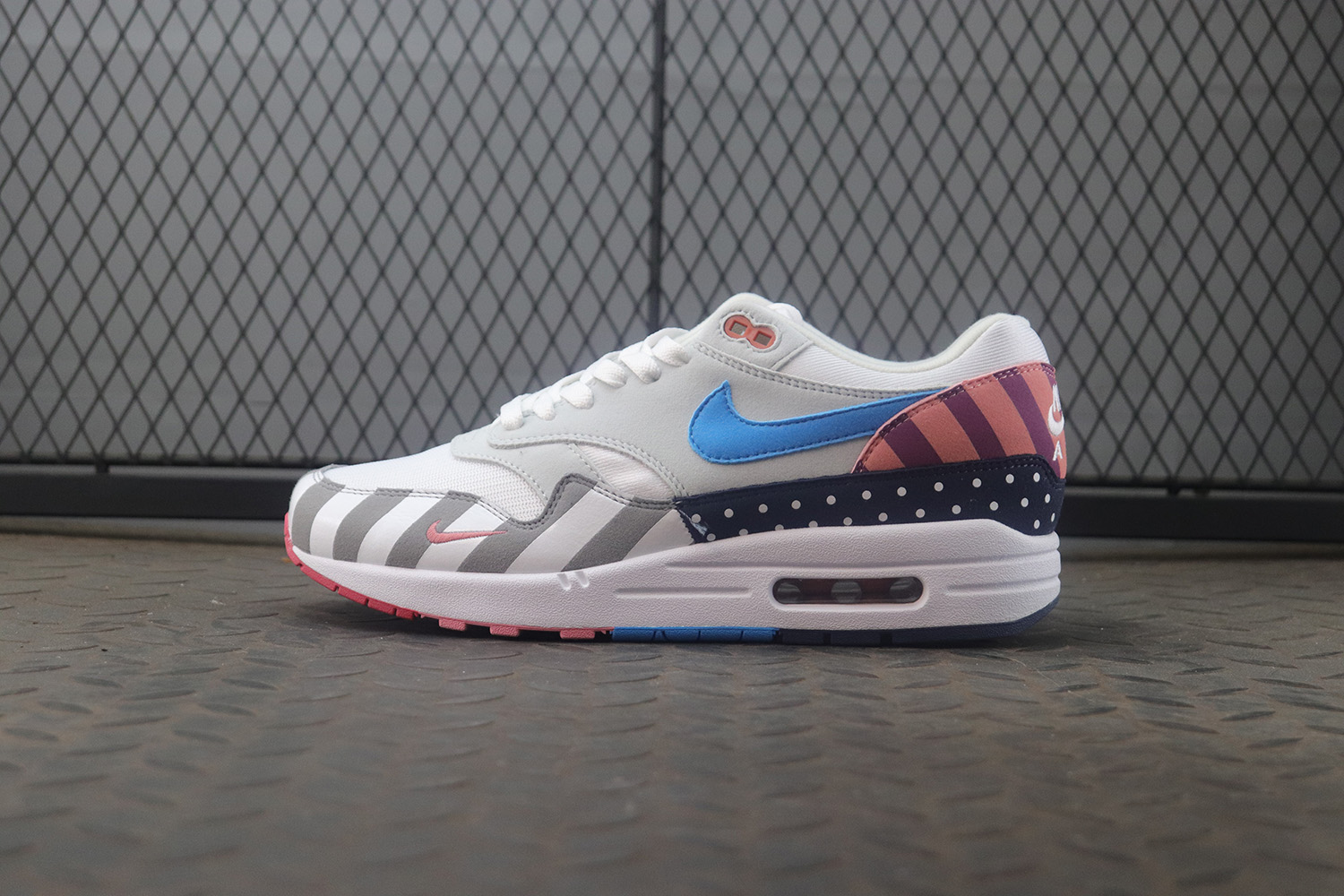 OWF 나이키 x 파라 에어맥스 1 2018 AT3057-100