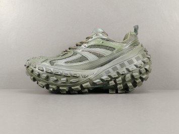 순원 발렌시아가 디펜더 스니커즈 다크 그린 685613W2RA63000