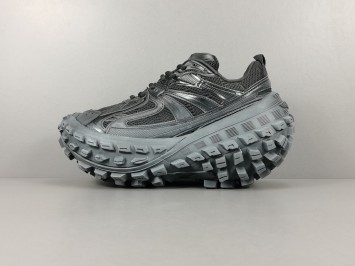 WM 발렌시아가 디펜더 스니커즈 블랙 685613W2RA61000