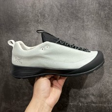 아크테릭스 ARC'TERYX 스니커즈 JT340360