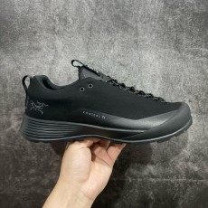 아크테릭스 ARC'TERYX 스니커즈 JT340360