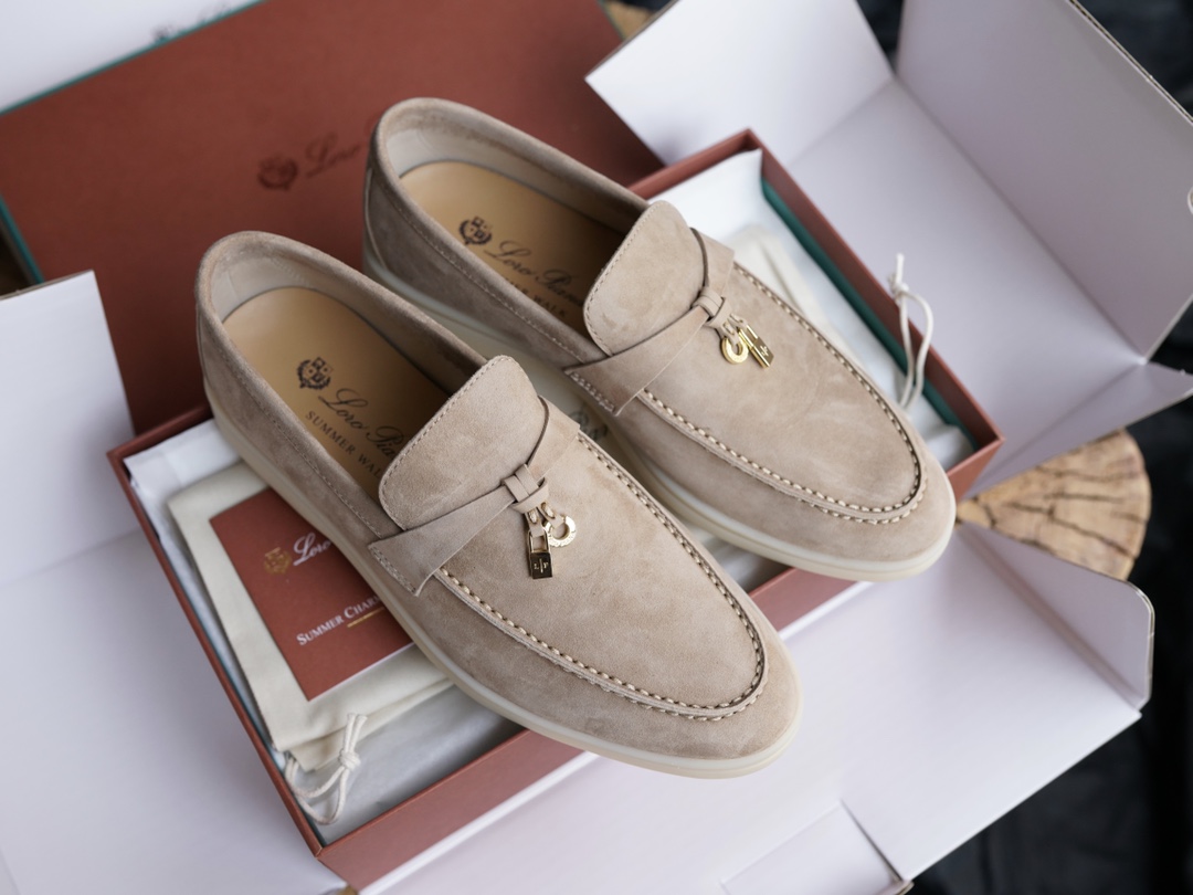 로로피아나 Loro Piana Summer Charms Walk