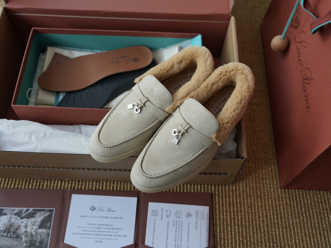 로로피아나 Loro Piana Summer Charms Walk