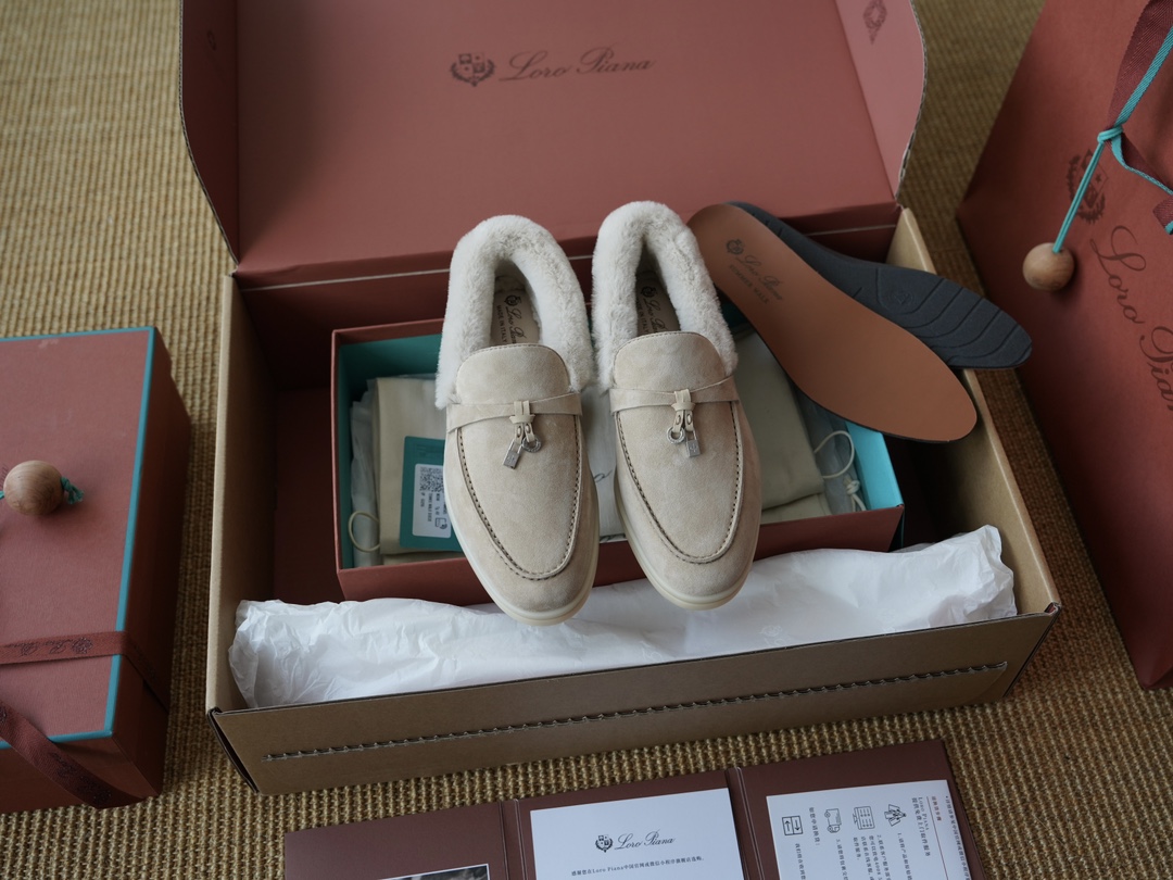 로로피아나 Loro Piana Summer Charms Walk