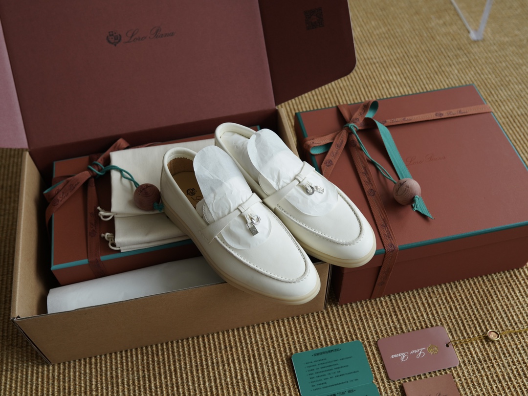 로로피아나 Loro Piana Summer Charms Walk