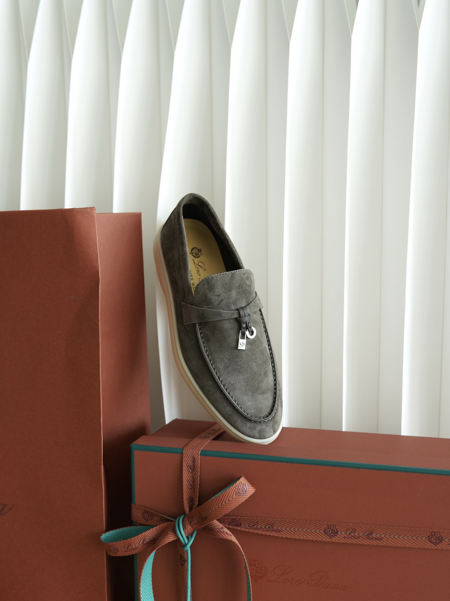 로로피아나 Loro Piana Summer Charms Walk