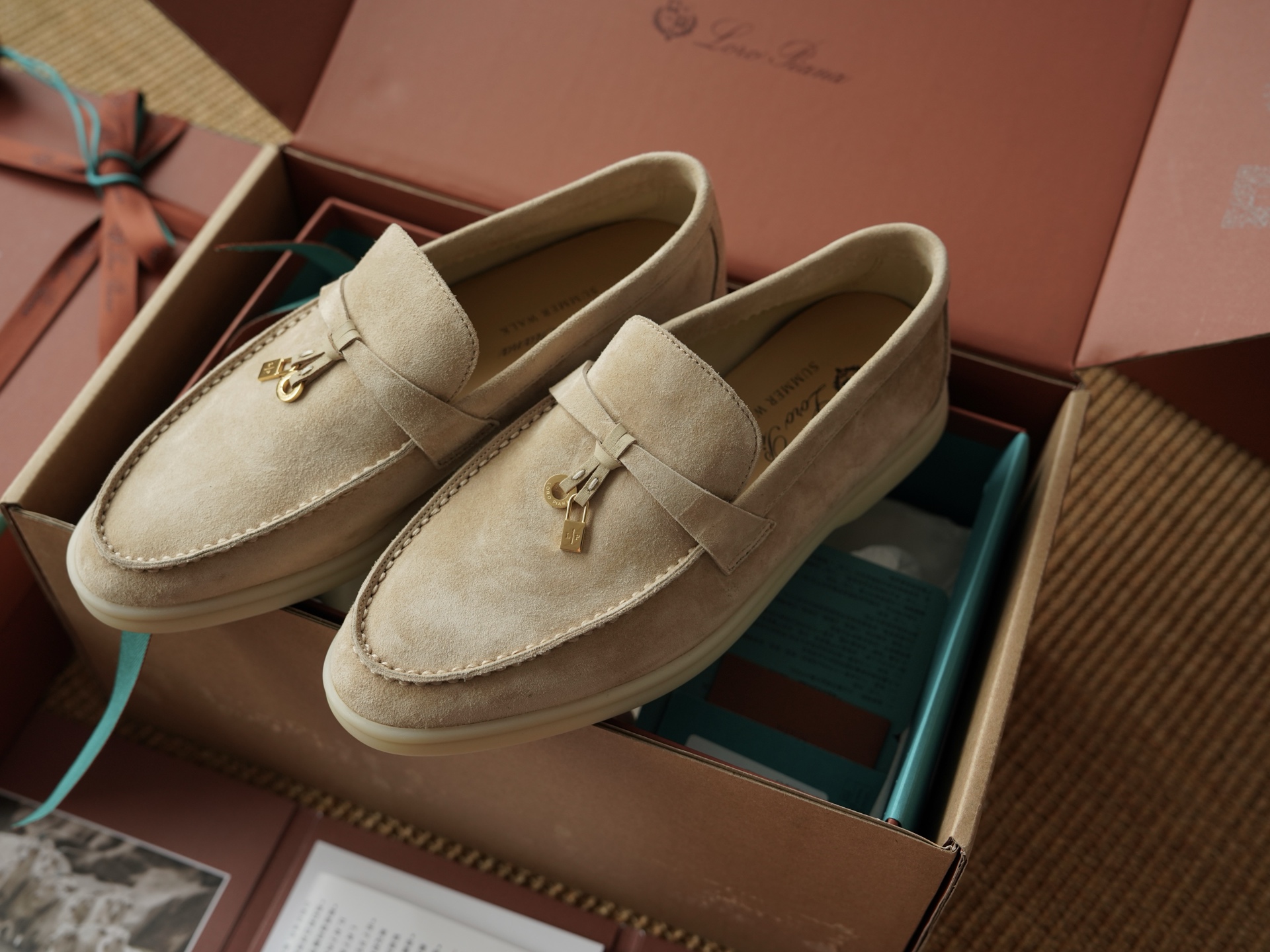 로로피아나 Loro Piana SSummer Charms Walk