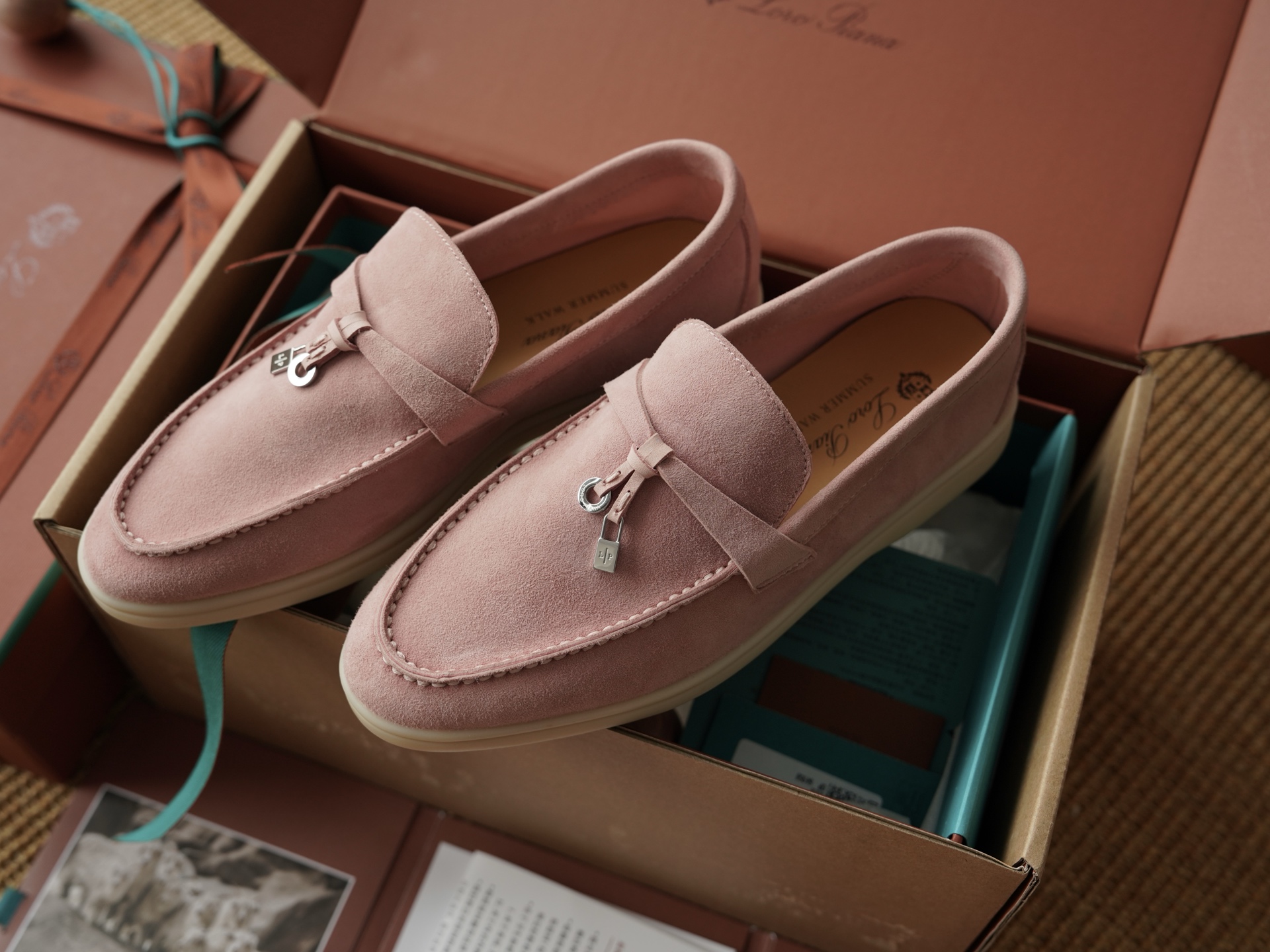 로로피아나 Loro Piana Summer Charms Walk