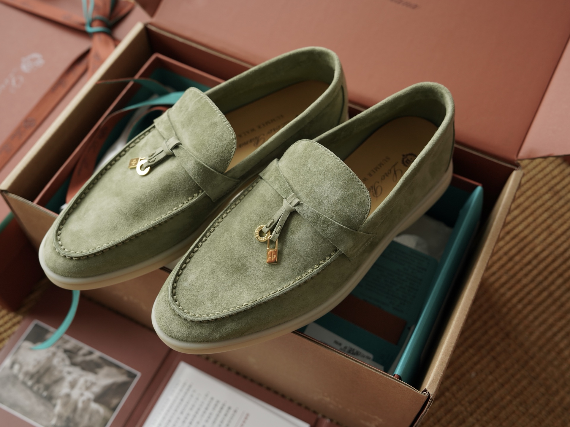 로로피아나 Loro Piana Summer Charms Walk