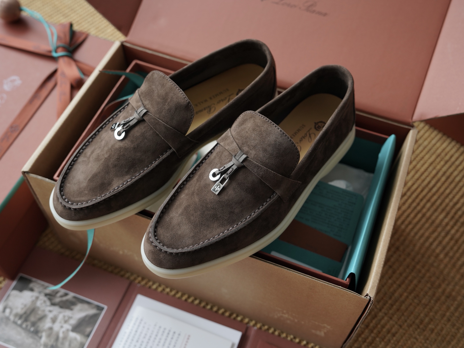 로로피아나 Loro Piana Summer Charms Walk