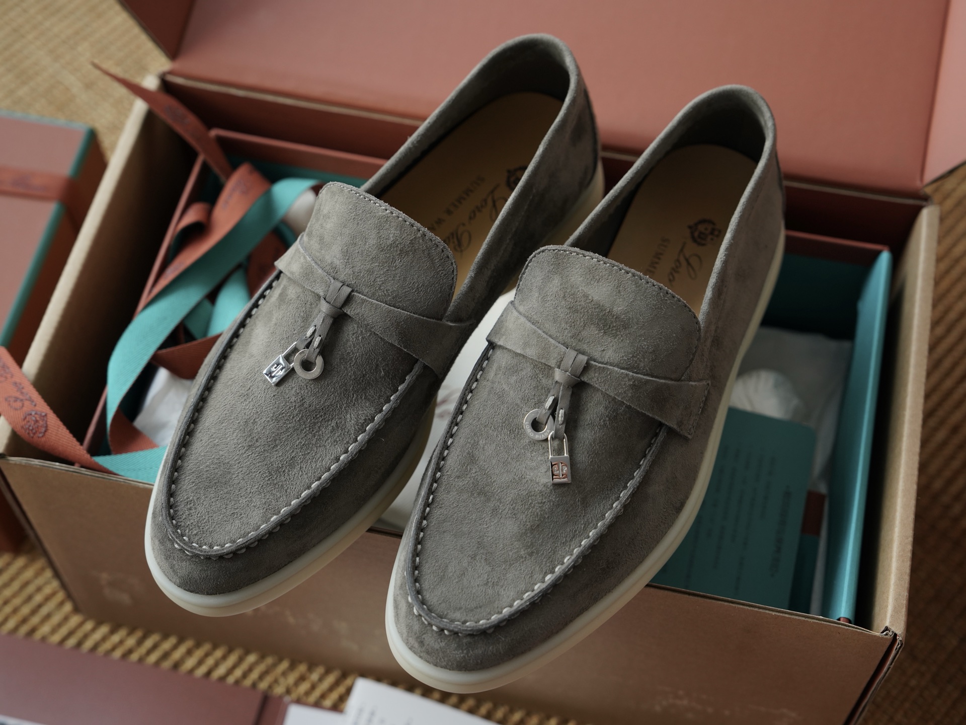 로로피아나 Loro Piana Summer Charms Walk