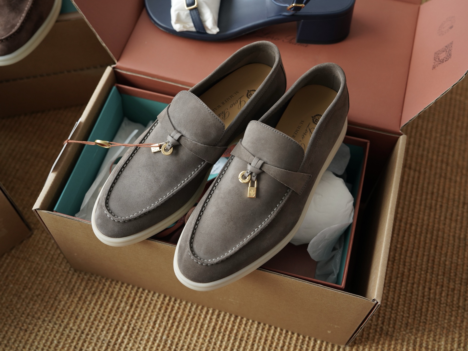 로로피아나 Loro Piana Summer Charms Walk