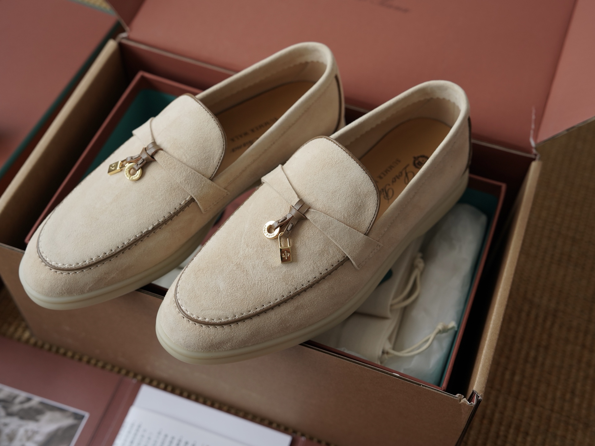 로로피아나 Loro Piana Summer Charms Walk