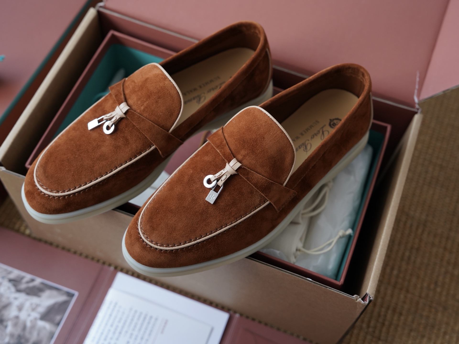 로로피아나 Loro Piana Summer Charms Walk