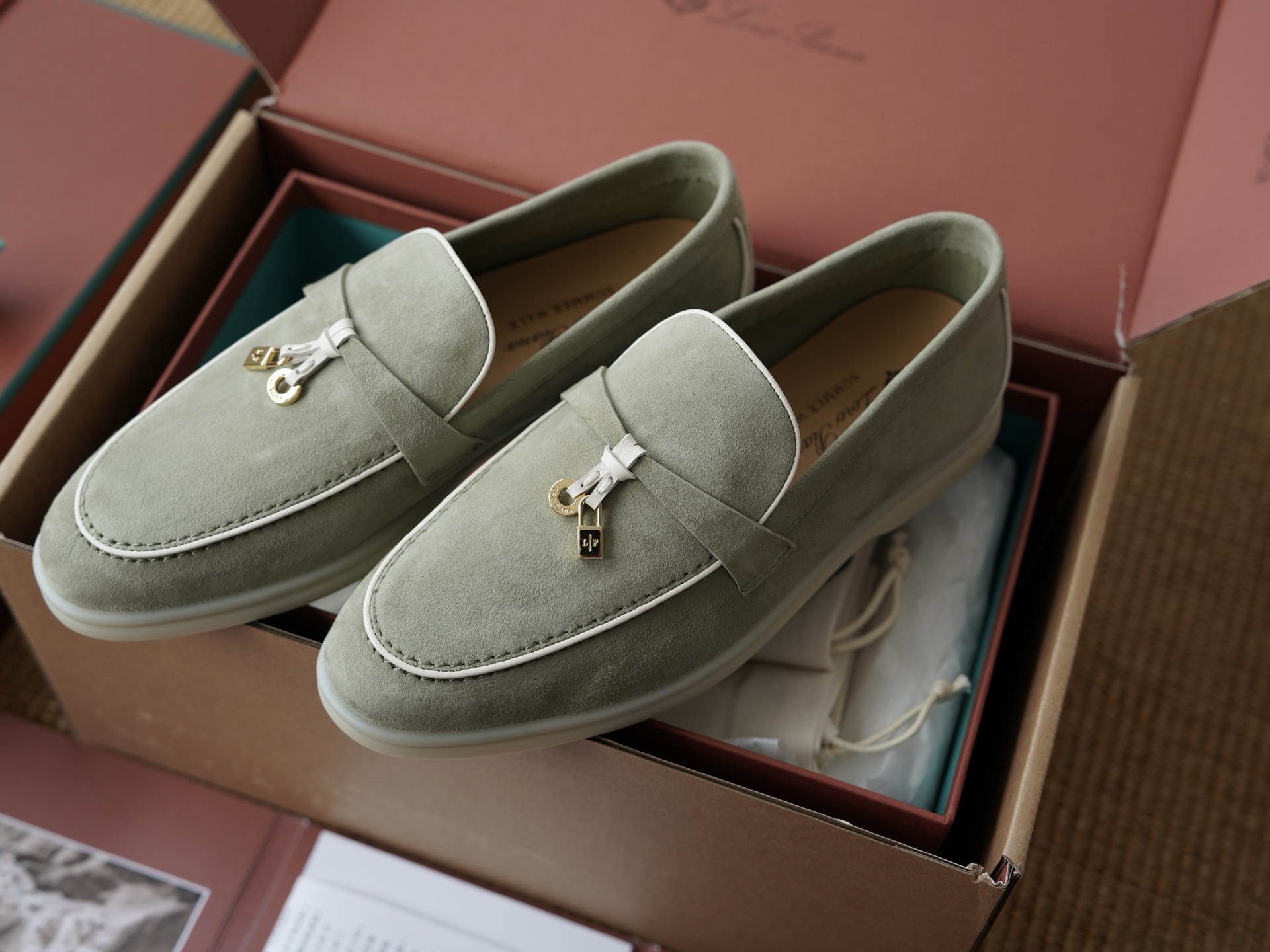 로로피아나 Loro Piana Summer  Charms Walk