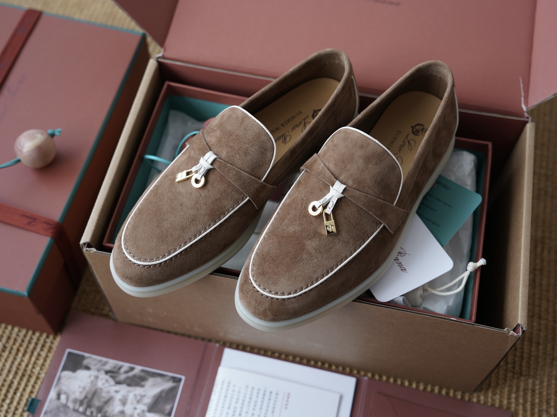 로로피아나 Loro Piana Summer  Charms Walk