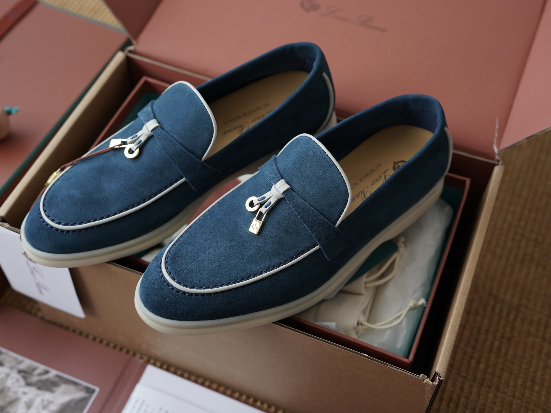 로로피아나 Loro Piana Summer Charms Walk