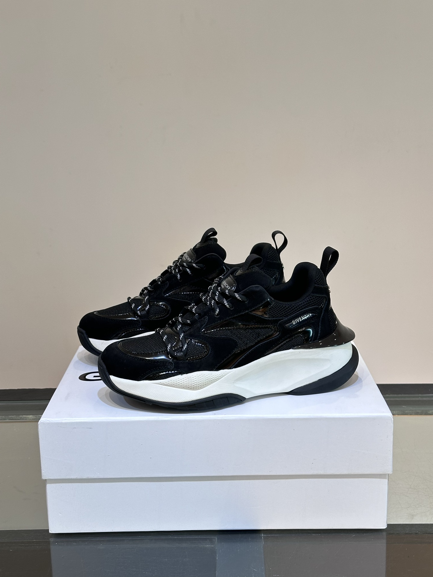 지방시 Givenchy 스니커즈