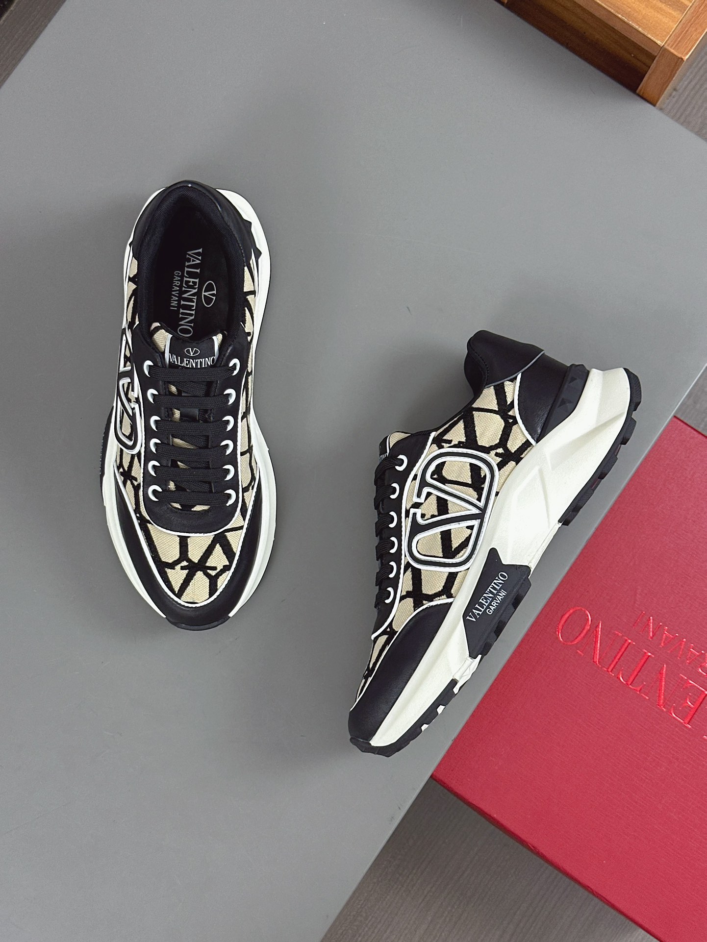 발렌티노 Valentino 스니커즈