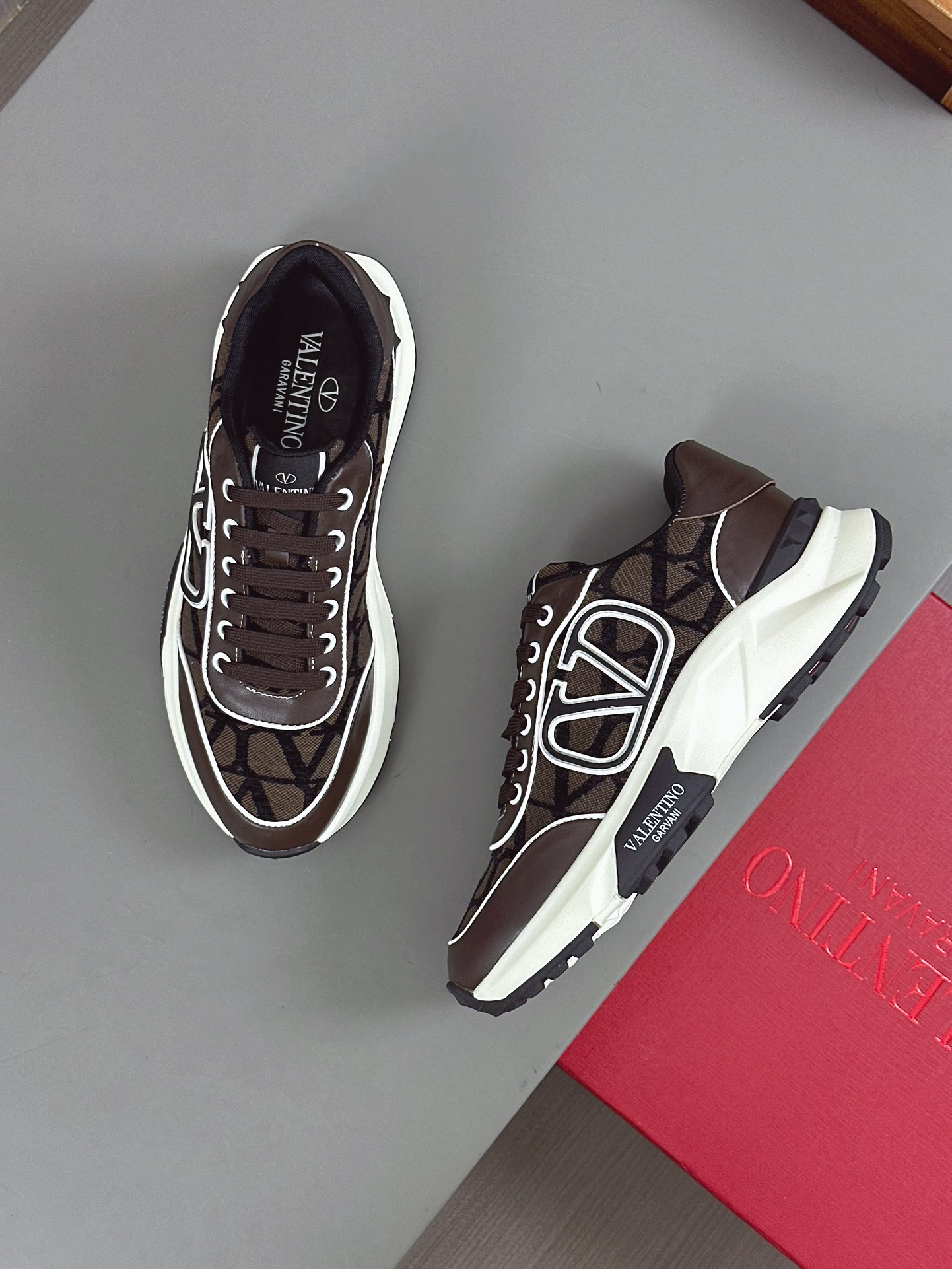 발렌티노 Valentino 스니커즈